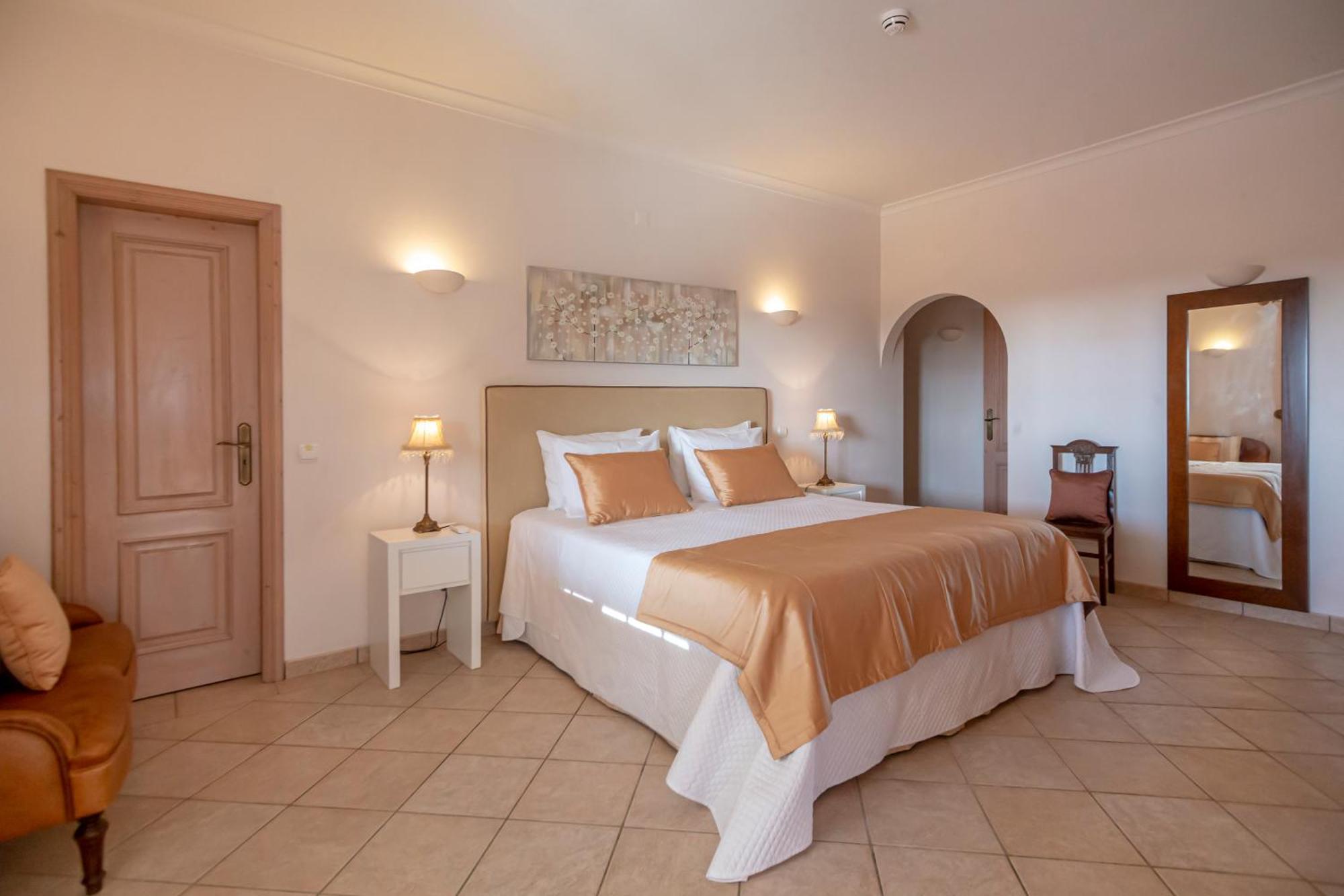 Al Meida Guesthouse Albufeira Exterior photo
