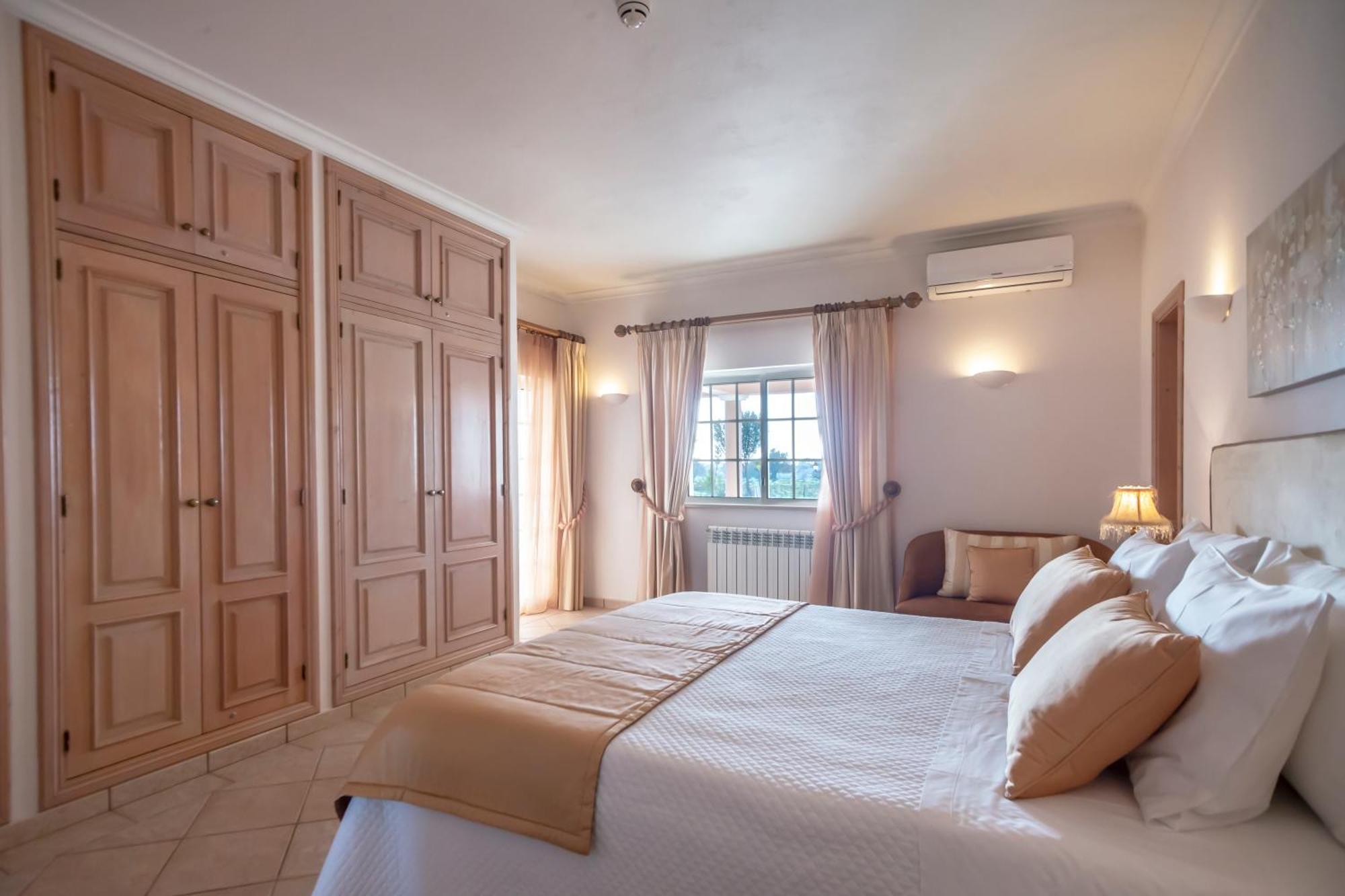 Al Meida Guesthouse Albufeira Exterior photo