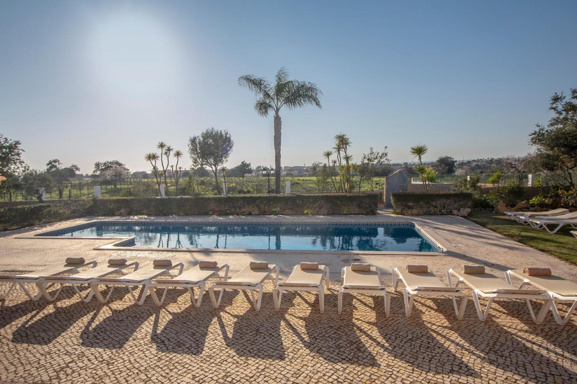 Al Meida Guesthouse Albufeira Exterior photo